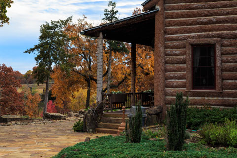 The outside of the lodge in the autumn