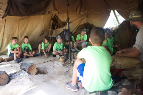 Kids from a local elementary school learning from Woolaroc's mountain men